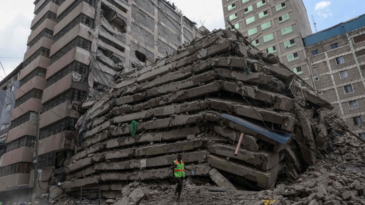 A staff from the Kenya Defence Forces Disaster Response Battalion inspects the rubble of a collapsed residential building that was still under construction in the Eastleigh neighborhood of Nairobi, Oct. 23, 2026. (AFP Photo)