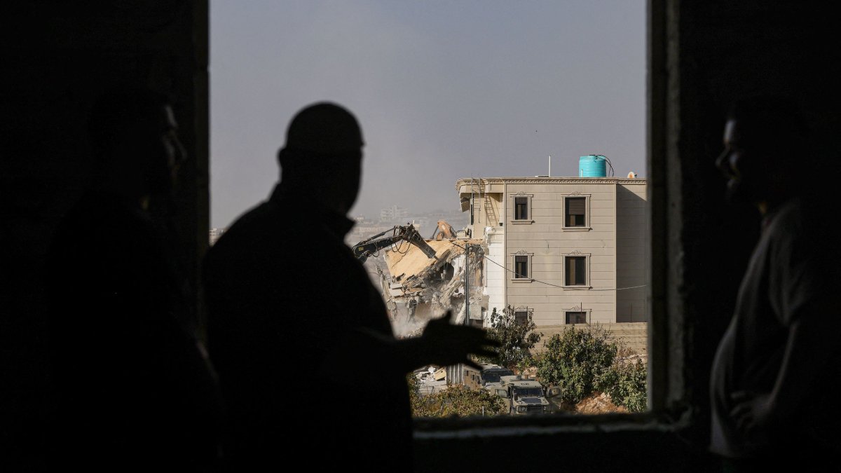 Israeli bulldozers demolish a Palestinian building in Palestinian territory occupied by Israel in the West Bank city of Hebron, Oct. 23, 2026. (AFP Photo)