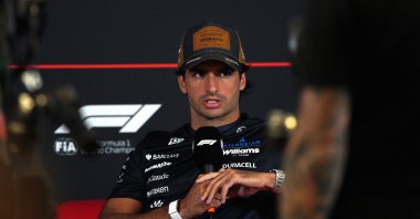 Williams driver Carlos Sainz Jr. responds to questions during Media Day for the Formula One United States Grand Prix, Austin, U.S., Oct. 22, 2026. (EPA Photo)