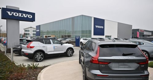 Volvo cars are seen on the forecourt of a Volvo dealership in Reading, west of London, U.K., March 2, 2021. (AFP Photo)
