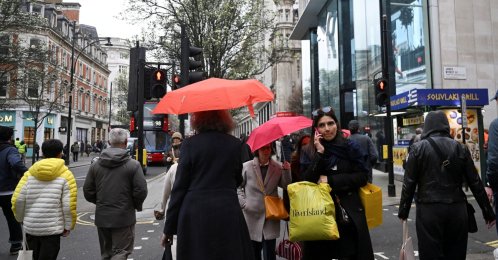 People walk on Oxford Street, London, Britain, March 27, 2026. (Reuters File Photo)