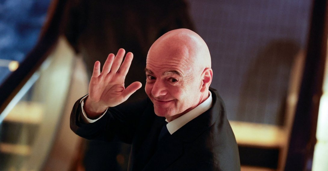 FIFA president Gianni Infantino gestures to reporters as he leaves a venue for the Asian Football Confederation (AFC)'s extraordinary congress, Tokyo, Japan, Oct. 23, 2026. (Reuters Photo)