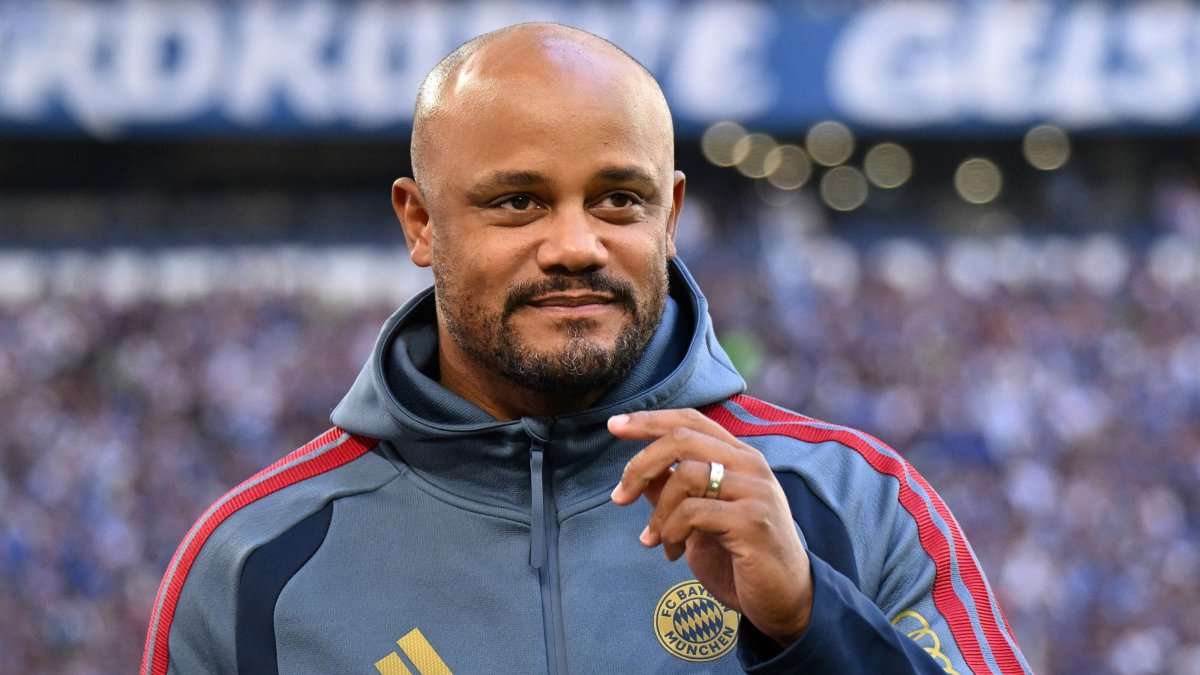 Bayern Munich's Belgian head coach Vincent Kompany arrives for the German first division Bundesliga football match between Schalke 04 and FC Bayern Munich in Gelsenkirchen, Germany, Sept. 5, 2026. (AFP Photo)