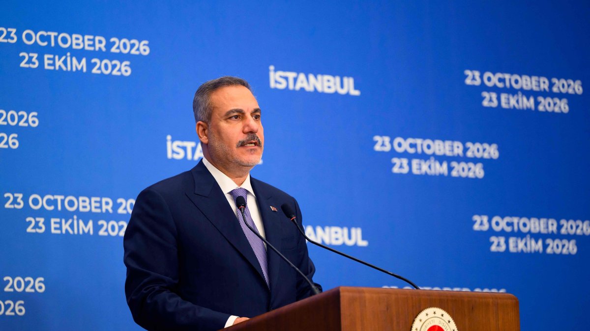 Türkiye's Foreign Minister Hakan Fidan speaks during a press conference after the meeting of the top diplomats of the R4 mechanism (Turkey, Egypt, Pakistan, and Saudi Arabia) and the European E3 mechanism (Britain, France and Germany), Istanbul, Türkiye, Oct. 23, 2026. (AFP Photo)