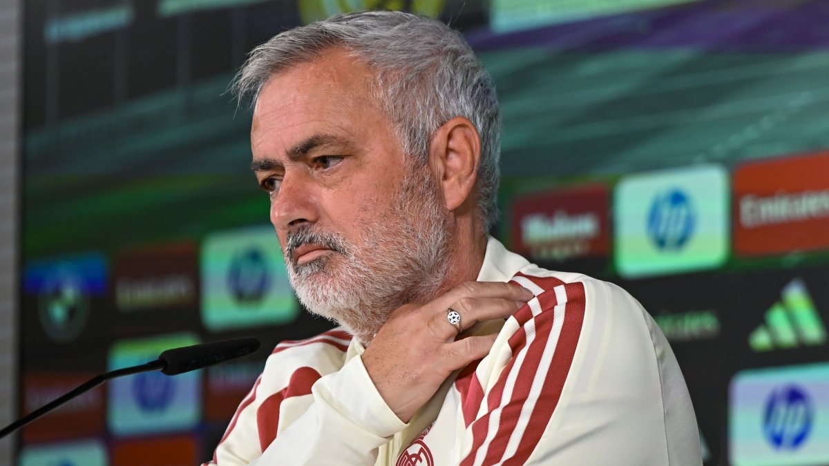 Real Madrid's head coach Jose Mourinho during the press conference held before the training of the team in Valdebebas Sports Complex, Madrid, Spain, Oct. 24, 2026. (EPA Photo)