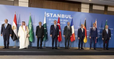 (L-R) Egyptian Foreign Minister Badr Abdelatty, Saudi Foreign Minister Faisal bin Farhan, Pakistani Foreign Minister Ishaq Dar, Turkish Foreign Minister Hakan Fidan, French Foreign Minister Jean-Noel Barrot, German Foreign Minister Johann Wadephul, British Foreign Secretary Ed Miliband and Italian Foreign Minister Antonio Tajani pose for a group photograph during the R4 and E3 foreign ministers' meeting, Istanbul, Türkiye, Oct. 23, 2026. (EPA Photo)