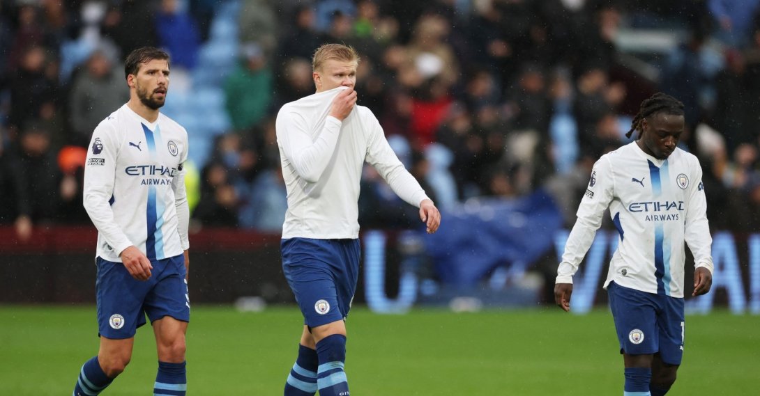 Manchester City's Erling Haaland (C) and teammates look dejected after the Premier League match against Aston Villa at Villa Park, Birmingham, U.K., Oct. 24, 2026. (Reuters Photo)