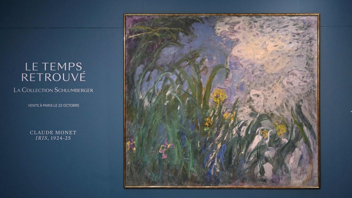 French painter Claude Monet’s “Iris” (1924-25) is displayed during a preview of the Schlumberger Collection, Paris, France, Sept. 17, 2026. (AFP Photo)