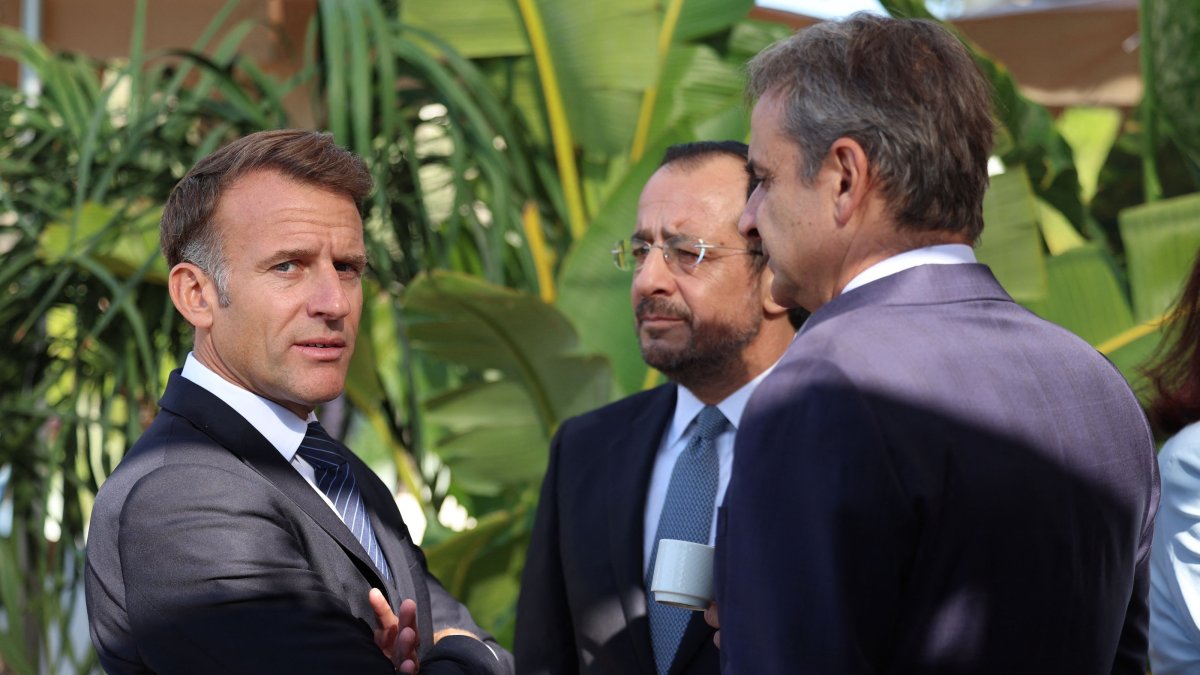 French President Emmanuel Macron (L) reacts next to Greek Cypriot leader Nikos Christodoulides and Greek PM Kyriakos Mitsotakis during the MED9 summit in Split,Croatia, Oct. 7, 2026. (AFP Photo)