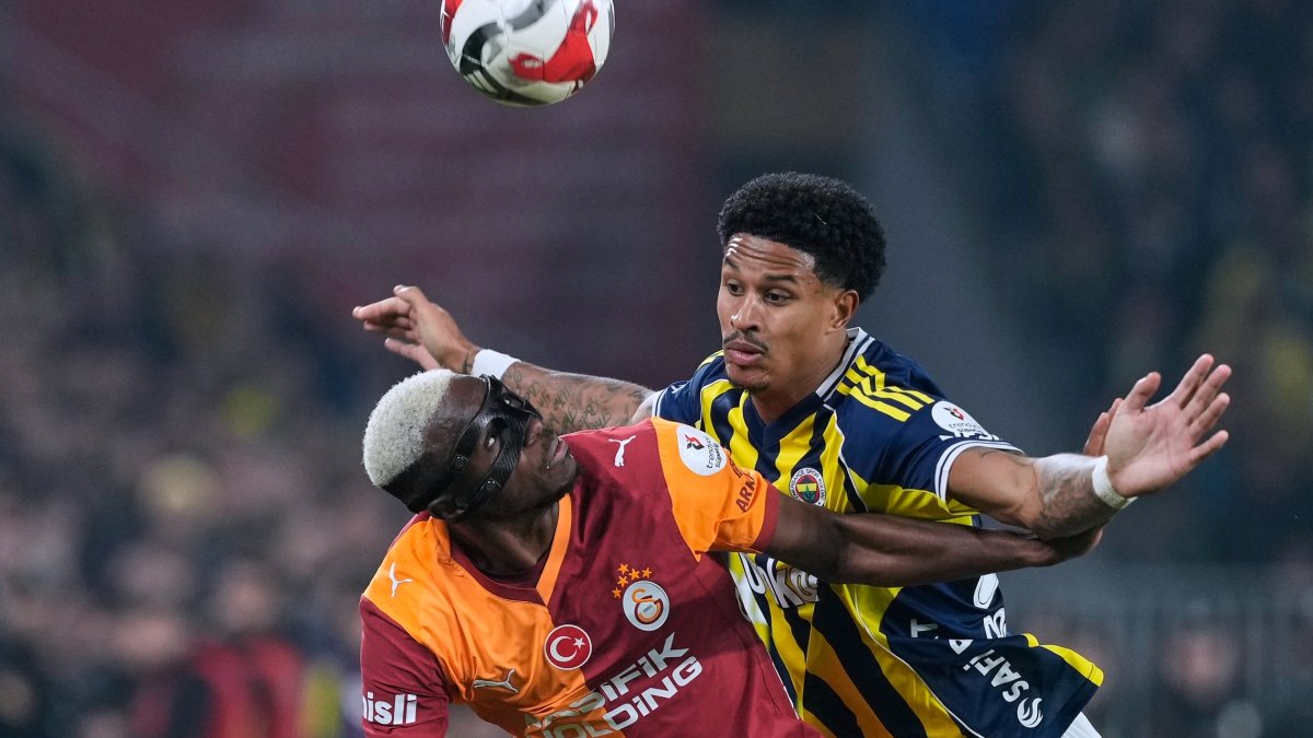 Galatasaray's Victor Osimhen (L) and Fenerbahce's Jayden Oosterwolde fights for the ball during a Süper Lig match in Istanbul, Türkiye, Dec. 1, 2025. (AP Photo)