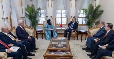 Turkish Foreign Minister Hakan Fidan (C-R) meets Yemeni Foreign Minister Afrah al-Zouba (C-L), Istanbul, Türkiye, Oct. 24, 2026. (AFP Photo)