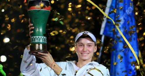 Kazakhstan's Elena Rybakina celebrates with trophy after beating Canada's Leylah Fernandez in the Ningbo Open final, in Ningbo, China, Oct. 25, 2026. (AFP Photo)