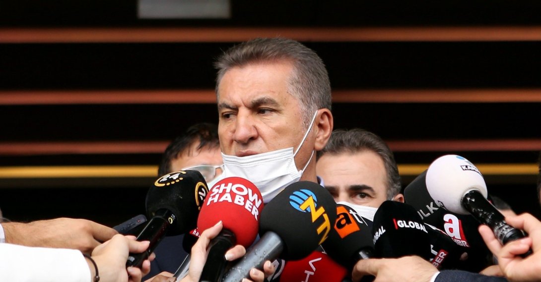Mustafa Sarıgül speaks to reporters, Istanbul, Türkiye, Nov. 6, 2020. (Sabah Photo)