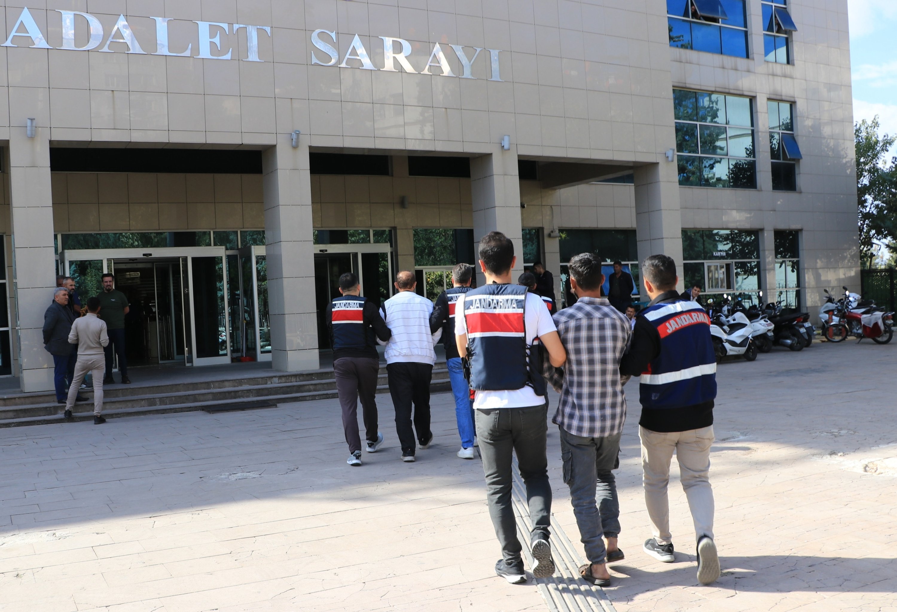 Turkish intelligence traces millions in Daesh network, 6 arrested Turkish intelligence traces millions in Daesh network, 6 arrested