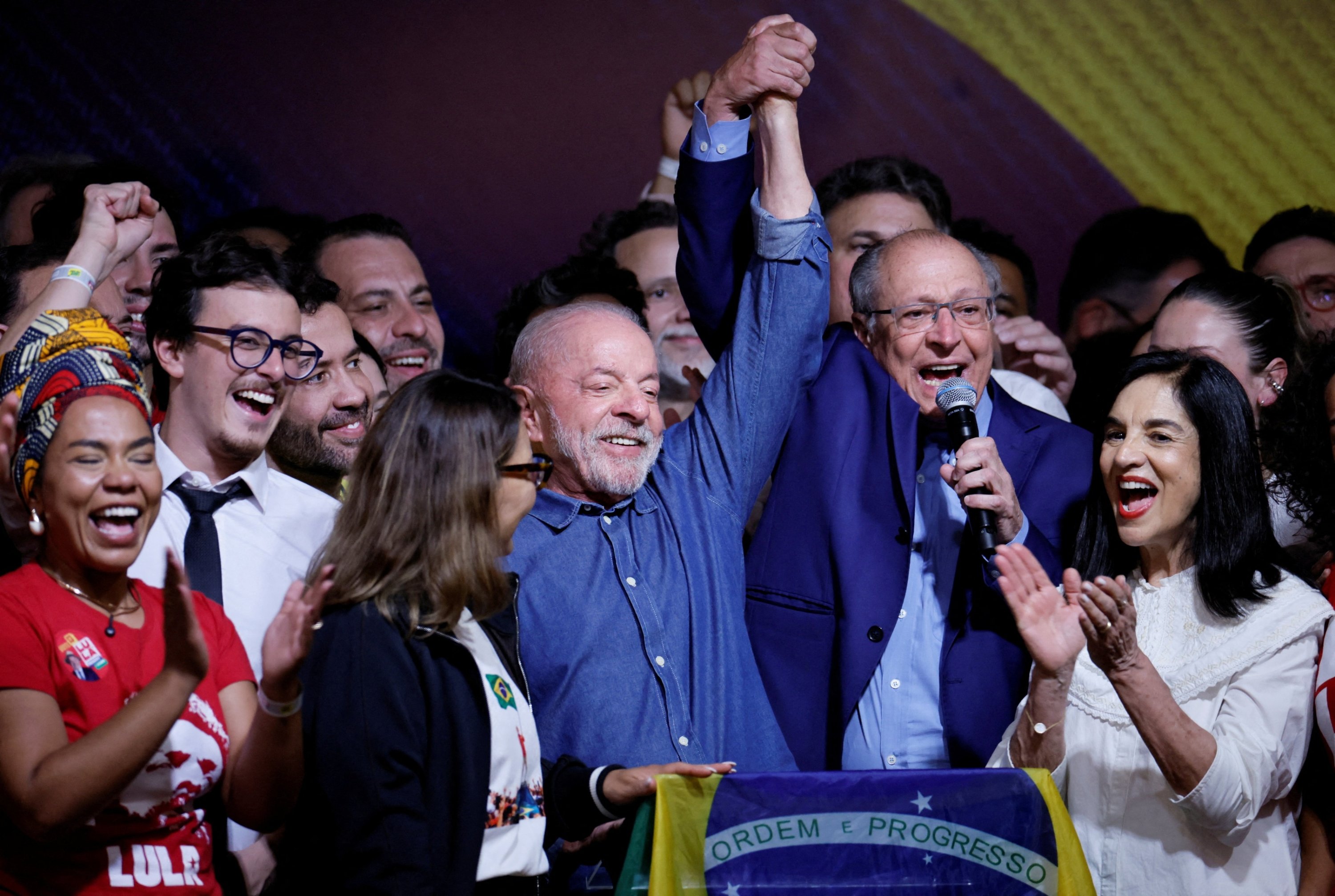 Brazilian President Luiz Inacio Lula da Silva, the Workers' Party (PT) candidate for presidential reelection, celebrates with his wife, Rosangela 