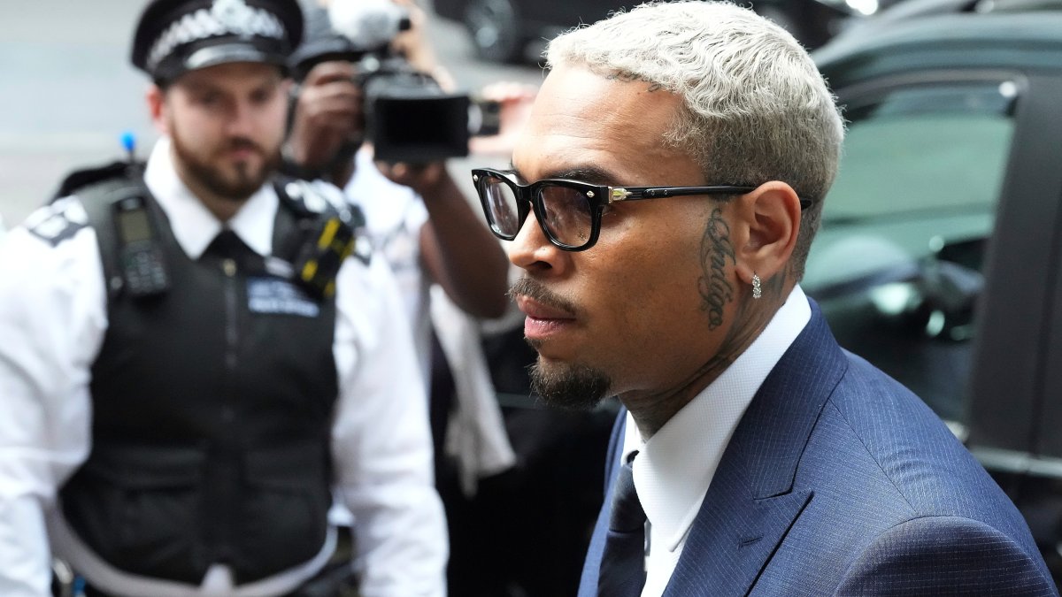 R&amp;B singer Chris Brown arrives at Southwark Crown Court to attend a plea hearing, London, England, U.K., June 20, 2025. (AP Photo)