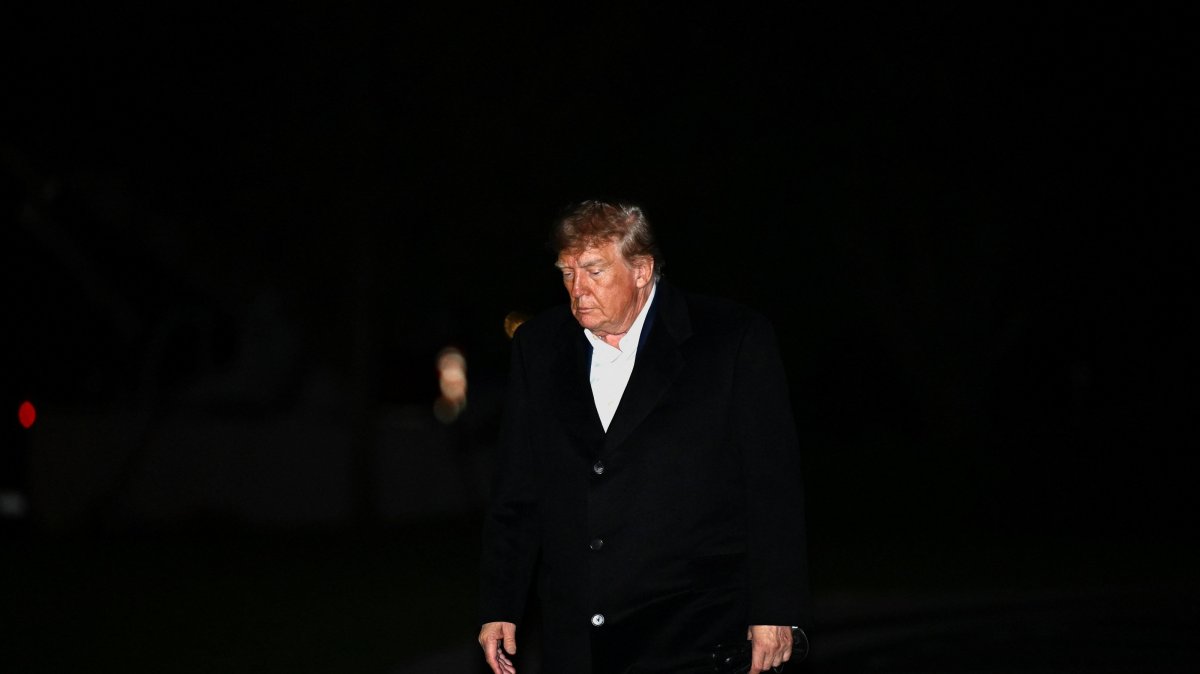 U.S. President Donald Trump arrives on the South Lawn of the White House in Washington, U.S., Oct. 25, 2026. (Reuters