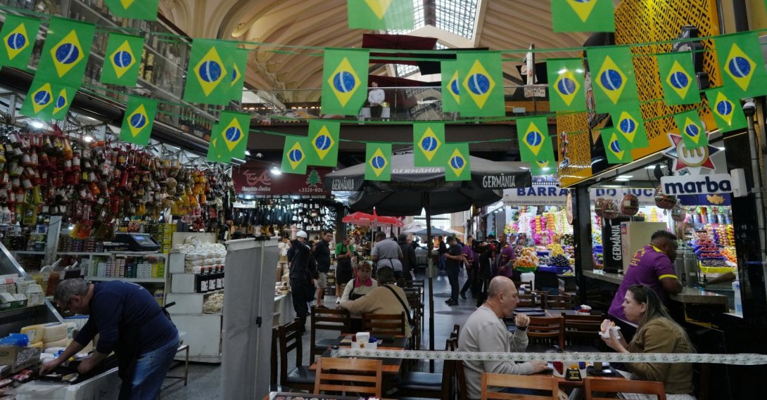 Customers eat at Sao Paulo's Municipal Market, Sao Paulo, Brazil, Sept. 2, 2026. (Reuters Photo)