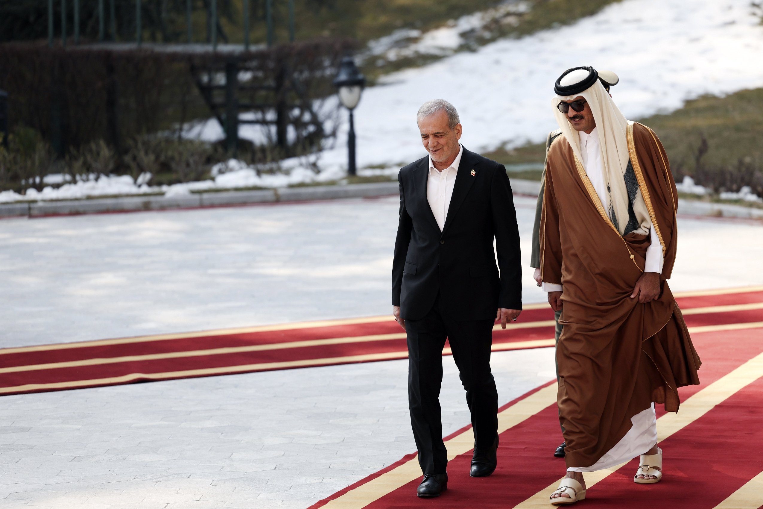 Iran president, Qatar emir meet on sidelines of Moscow summit