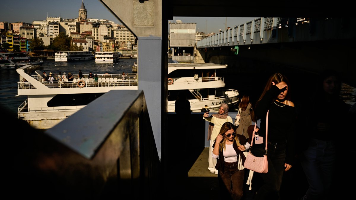 People are photographed crossing the bridge in the historic area of Istanbul, Türkiye, Oct. 11, 2026. (AA Photo)