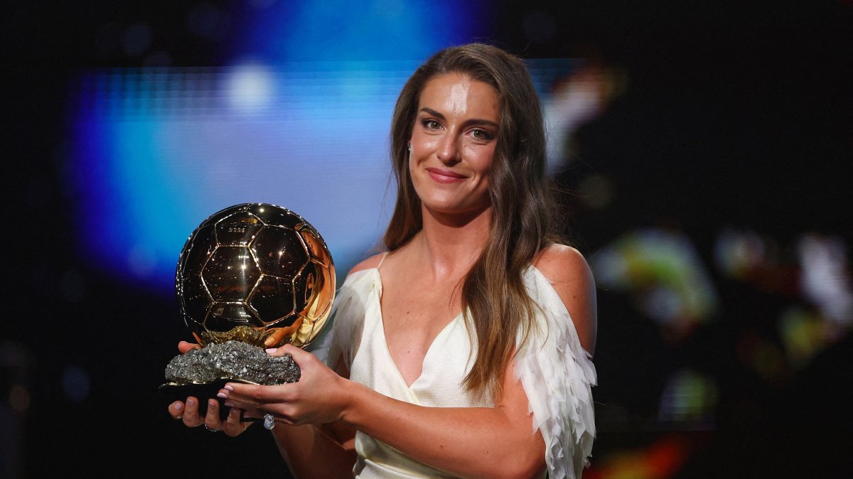 London City Lionesses' Alexia Putellas celebrates after winning the women's Ballon d'Or award at the London Palladium, London, U.K., Oct. 26, 2026. (Reuters