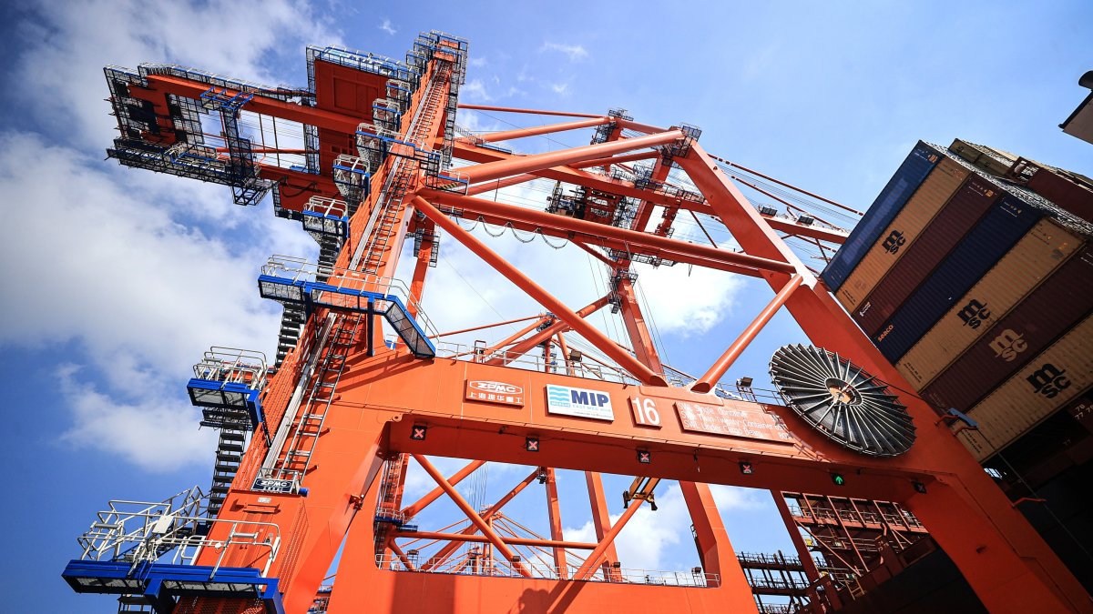 A general view of cranes at a port, Mersin, southern Türkiye, Oct. 11, 2026. (AA Photo)