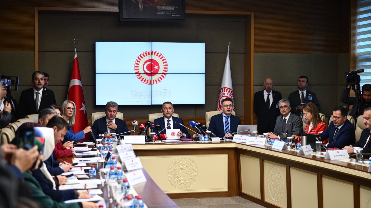 Foreign Affairs Committee Chair Fuat Oktay (C) speaks at the session on the Mecca defense alliance, Ankara, Türkiye, Oct. 27, 2026. (AA Photo)