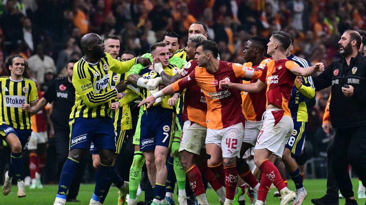 Galatasaray and Fenerbahçe players fight after the Süper Lig match at RAMS Park, Istanbul, Türkiye, Oct. 26, 2026. (AA Photo)