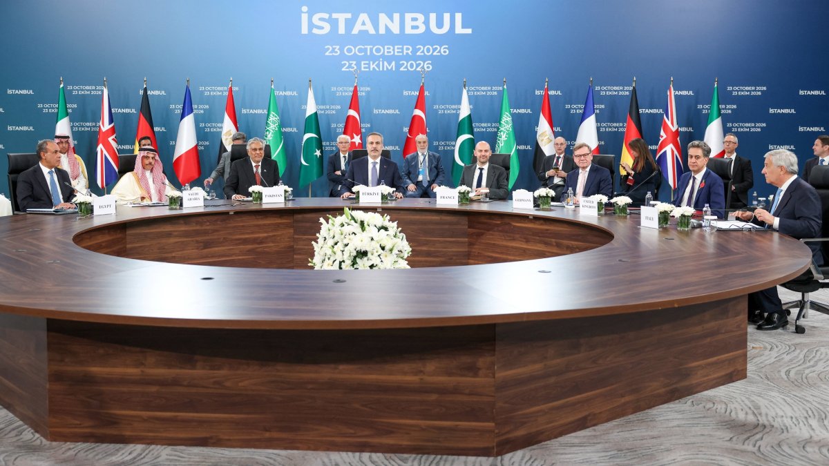 Foreign Minister Hakan Fidan (C) meets with senior foreign policy officials during a diplomatic gathering, Istanbul, Türkiye, Oct. 23, 2026. (Reuters Photo)