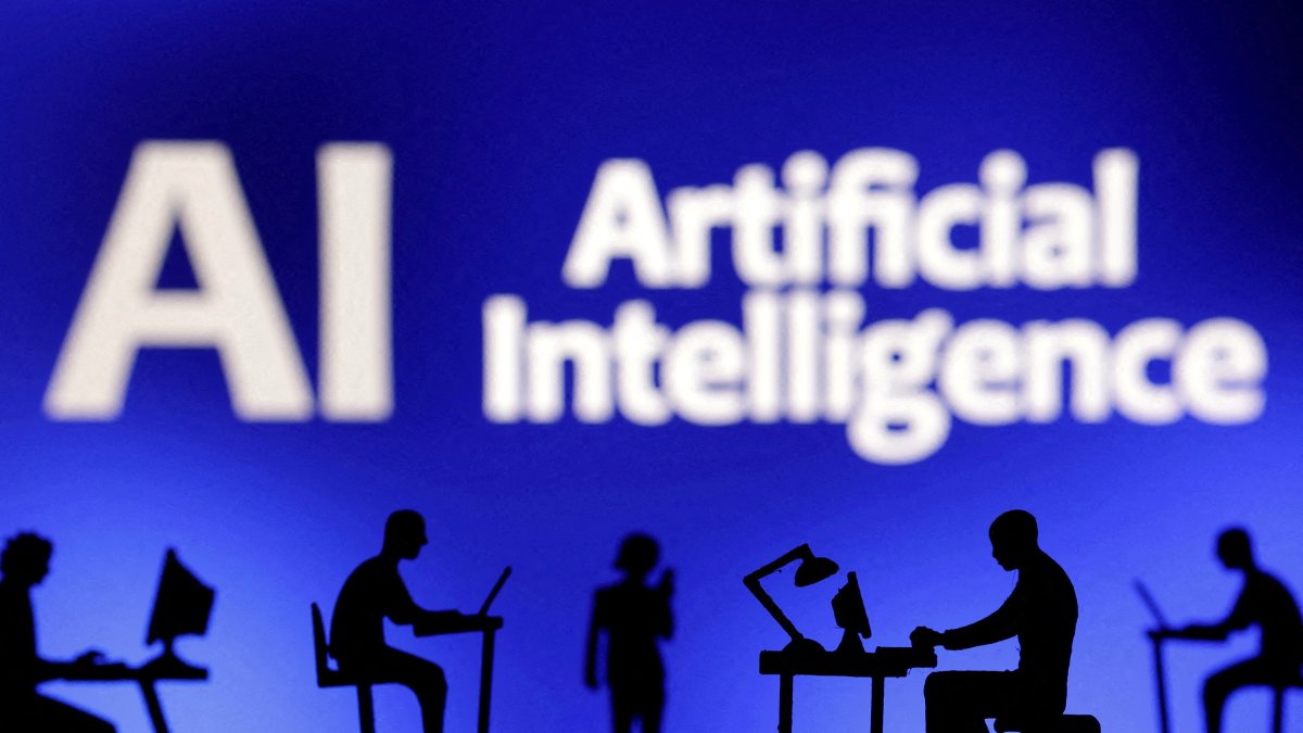  Figurines with computers and smartphones are seen in front of the words "Artificial Intelligence AI" in this illustration, Feb. 19, 2024. (Reuters File Photo)