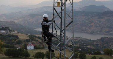 A worker is seen on an electricity grid in Elazığ province, eastern Türkiye, Oct. 21, 2026. (IHA Photo)