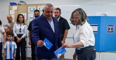Former Israeli military chief Gadi Eisenkot, leader of the Yashar party, and his wife, Hanna Eisenkot, vote during the national election in Herzliya, Israel, Oct. 27, 2026. (Reuters Photo)