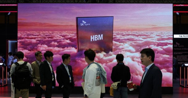 People walk past the SK Hynix booth during the 28th Semiconductor Exhibition, Seoul, South Korea, Oct. 16, 2026. (Reuters Photo)