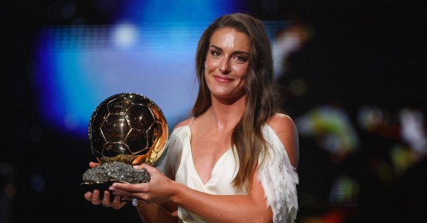 London City Lionesses' Alexia Putellas celebrates after winning the women's Ballon d'Or award at the London Palladium, London, U.K., Oct. 26, 2026.  (Reuters Photo)