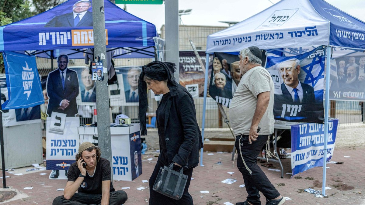 Religious Israelis walk outside a polling station during Israel's legislative election, Bet Shemesh, Israel, Oct. 27, 2026. (AFP Photo)