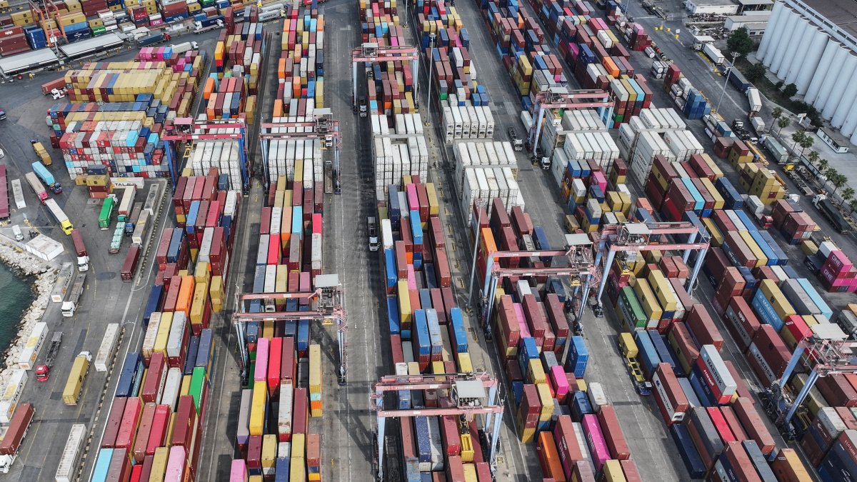 An aerial view of containers at the port, Mersin, southern Türkiye, Sept. 24, 2026. (AA Photo)
