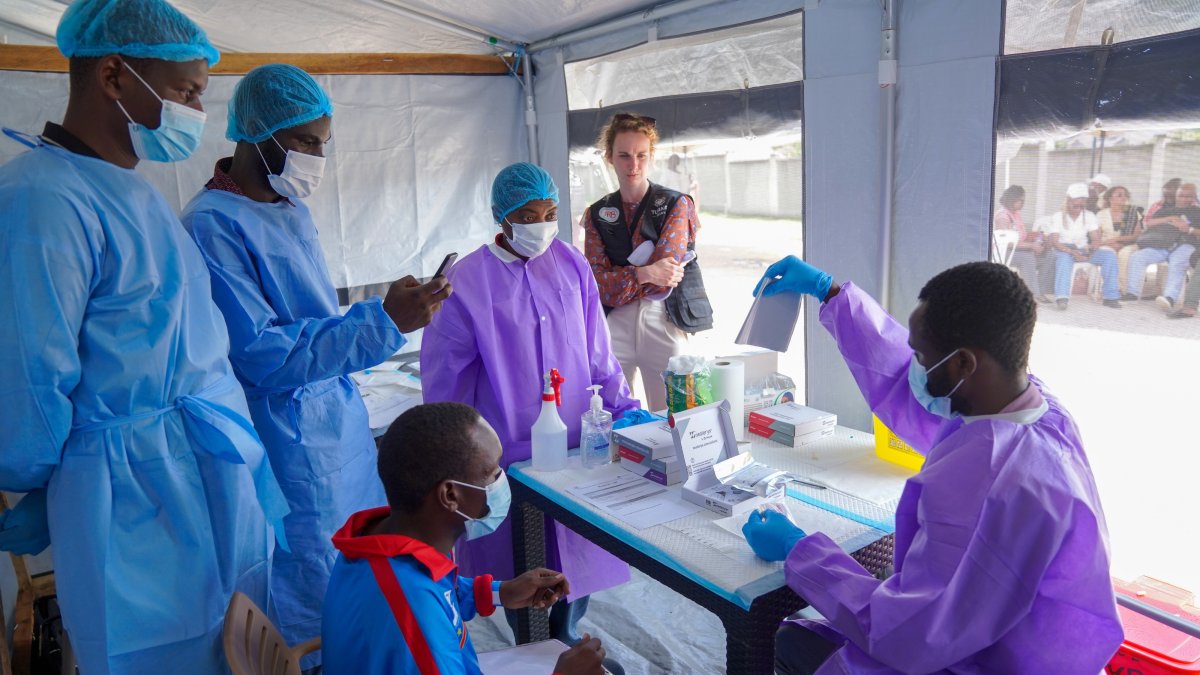 A patient is checked before receiving a dose of the ‘Tumaini’ trial vaccine in Bunia, Ituri, DRC, Oct. 23, 2026. (EPA Photo)