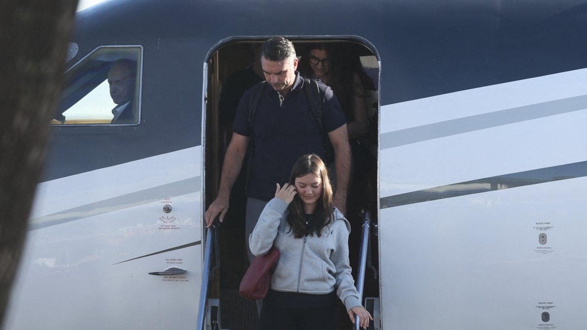 Flavio Bolsonaro steps off a plane after arriving at Opa-Locka Executive Airport, Miami, U.S., Oct. 28, 2026. (AFP Photo)