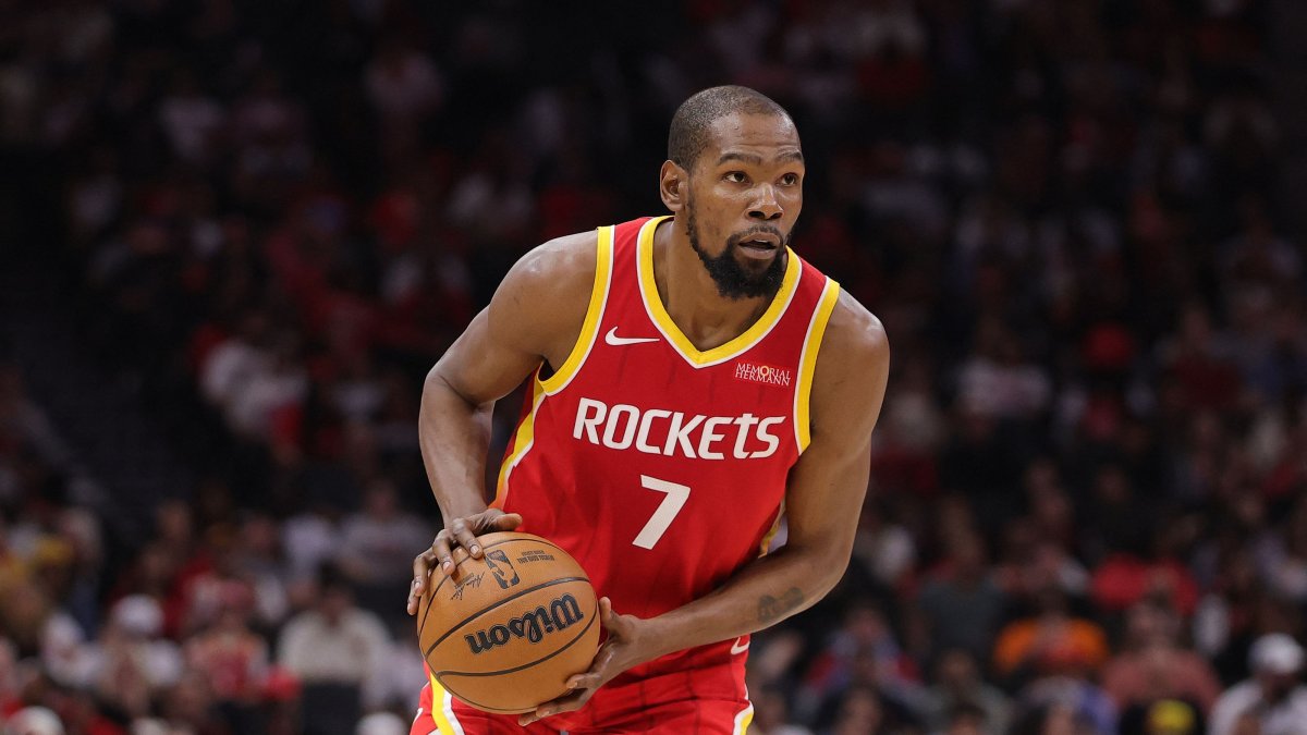 Houston Rockets' Kevin Durant handles the ball against the Atlanta Hawks during the second half at Toyota Center, Houston, U.S., Oct. 26, 2026. (AFP Photo)