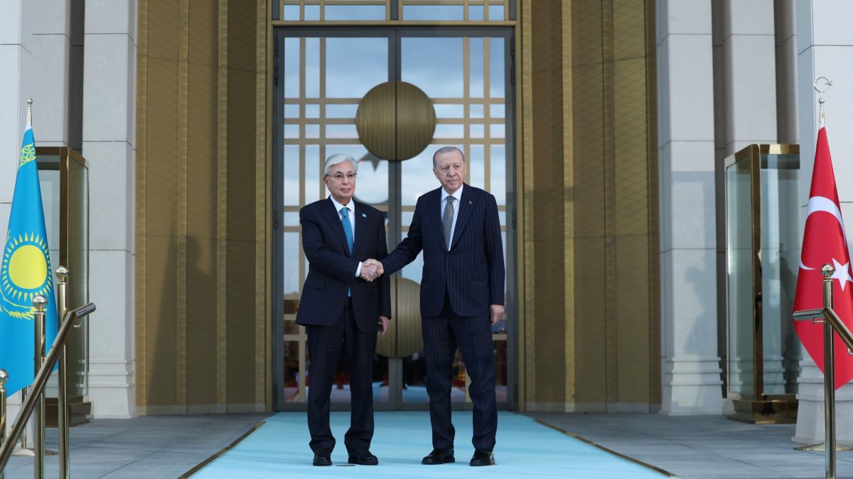 President Recep Tayyip Erdoğan and Kazakh President Kassym Jomart-Tokayev shake hands as they meet at the Presidential Complex in Ankara, Oct. 28, 2026. (Presidency Handout)