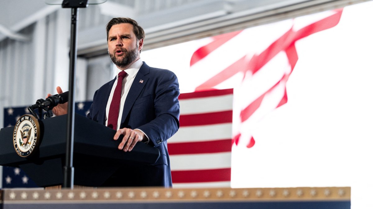 U.S. Vice President JD Vance speaks at a midterm campaign rally, Kinston, North Carolina, Oct. 28, 2026. (Reuters Photo)