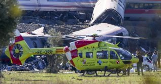 Rescue team members arrive at the scene where two high-speed trains (AVE in Spanish symbols), one of Renfe and another of Iryo, that have crashed in the village of Urda, Toledo, Spain, Oct. 28, 2026. (EPA Photo)