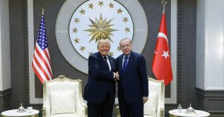 President Recep Tayyip Erdoğan (R) shaking hands with US President Donald Trump (L) during the NATO Summit at the Presidential Complex, Ankara, Türkiye, July 7, 2026. (AFP File Photo)