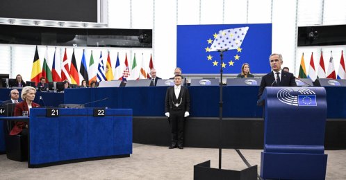 Canada's Prime Minister Mark Carney delivers a speech as European Commission President Ursula von der Leyen looks on in the hemicycle of the European Parliament in Strasbourg, eastern France, Sept. 17, 2026. (AFP File Photo)