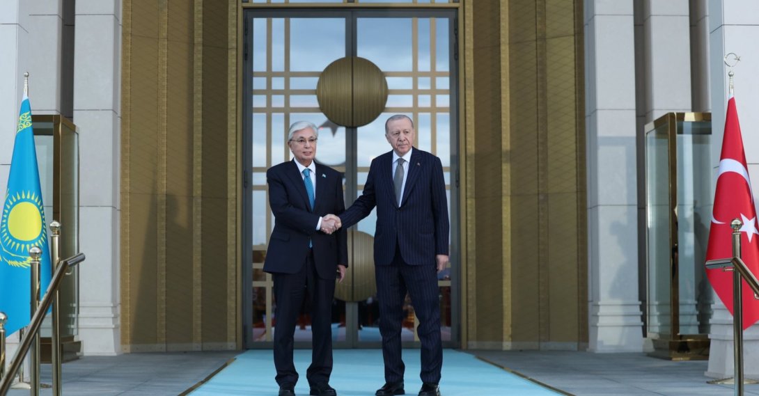 President Recep Tayyip Erdoğan and Kazakh President Kassym Jomart-Tokayev shake hands as they meet at the Presidential Complex in Ankara, Oct. 28, 2026. (Presidency Handout)