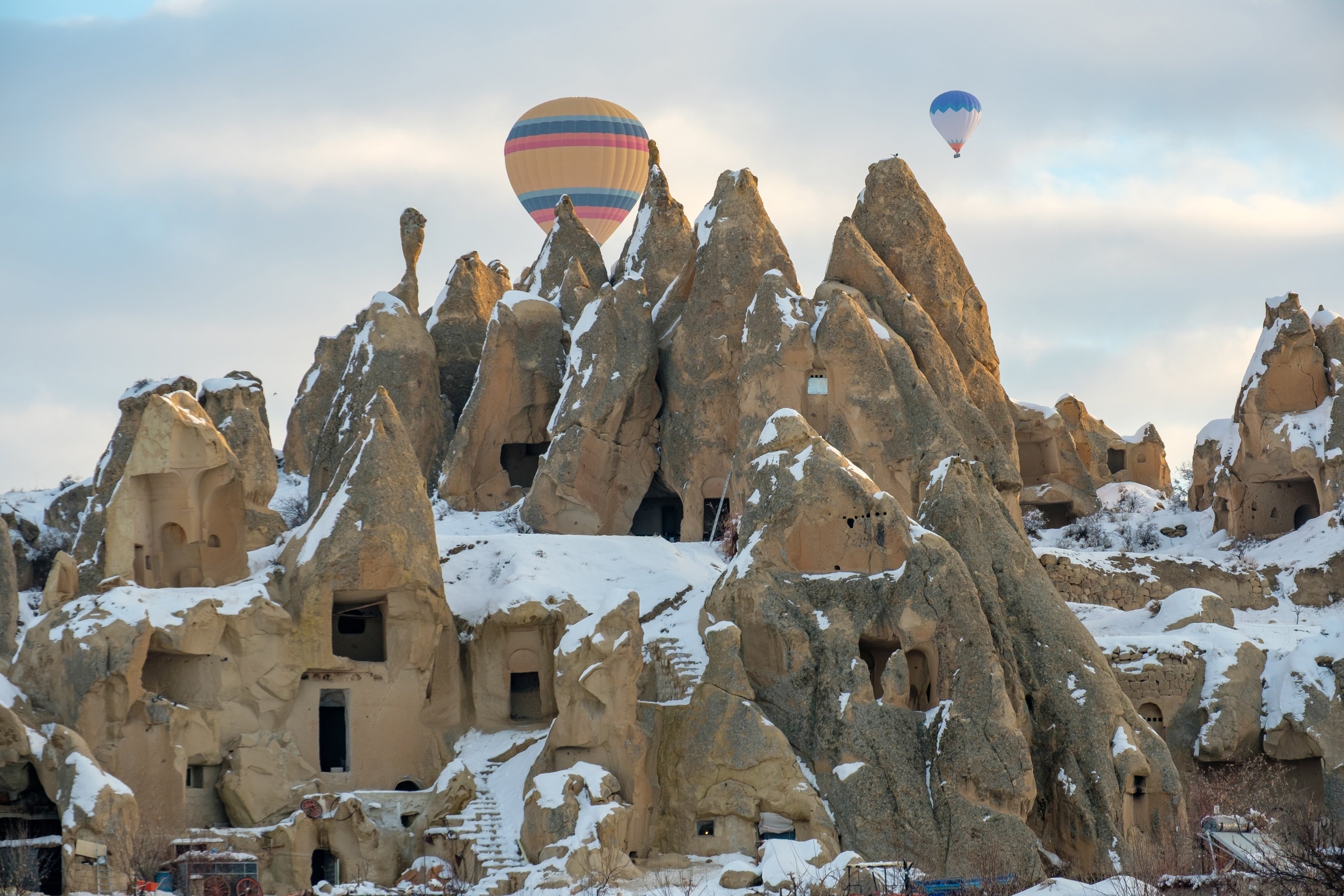 Fairy chimney collapses in Cappadocia, Türkiye, causing casualties