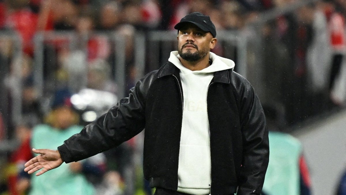 Bayern Munich coach Vincent Kompany reacts during the UEFA Champions League match against Arsenal at Allianz Arena, Munich, Germany, Oct. 21, 2026. (Reuters Photo)