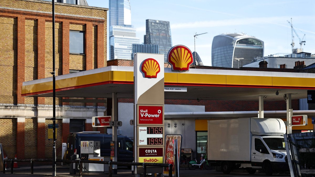 A Shell petrol station in London, U.K., Oct. 2, 2026. (AFP Photo)