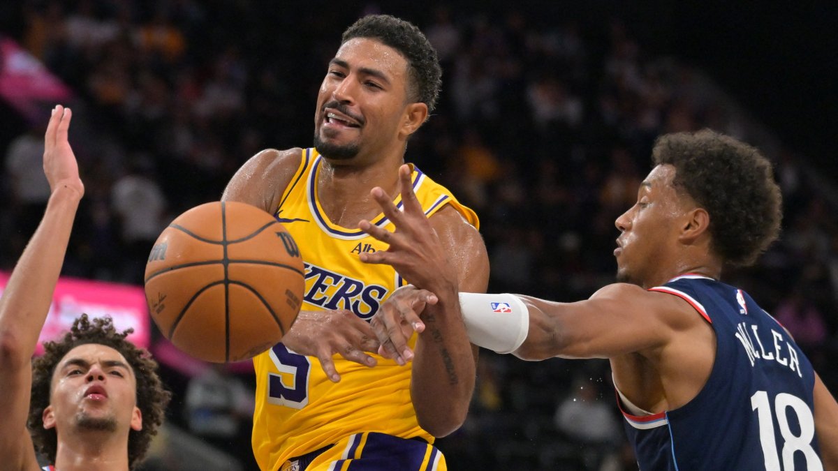 Los Angeles Lakers' Quentin Grimes (C) is fouled by Los Angeles Clippers forward Baba Miller (R) in the second half at Intuit Dome, Inglewood, U.S., Oct. 28, 2026. (Reuters Photo)
