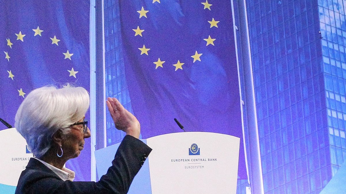 Christine Lagarde, President of the European Central Bank (ECB) waves as she leaves a news conference following the meeting of the governing council of the ECB in Frankfurt, Germany, March 10, 2022. (AFP Photo)